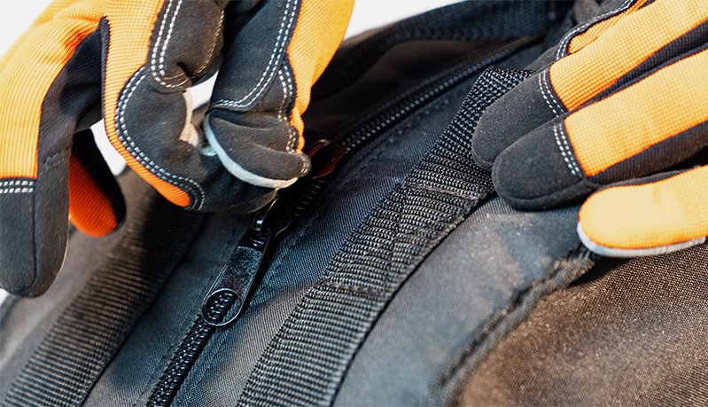 Reißverschluss in 1cm Stärke bei Reifentaschen
